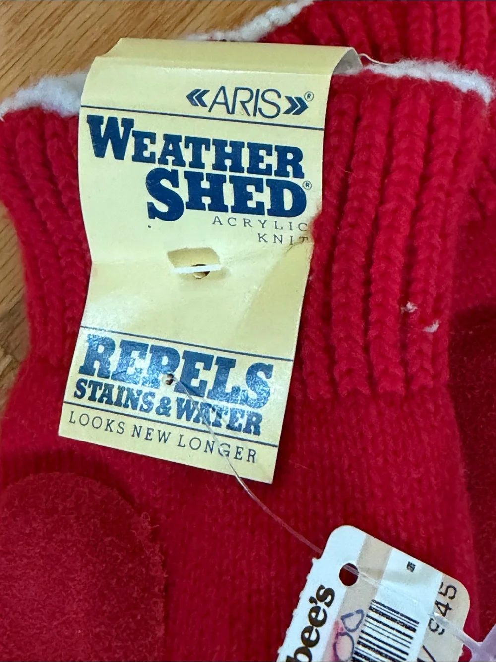 🆕Aris Weather Shed ladies Acrylic knit red‎ mittens NWT Palm lining Winter